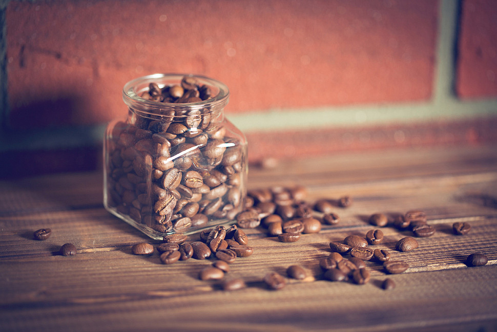Кофейные зерна в банке